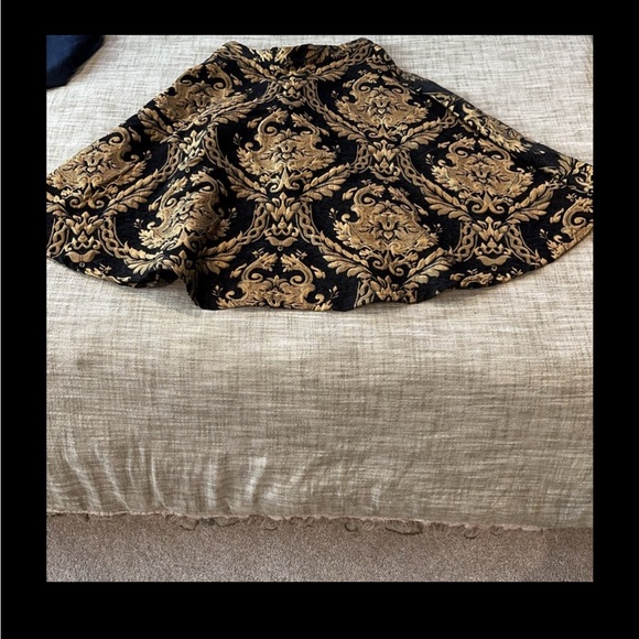 COPY - Chicwish Jaquard gold and black skirt - Picture 4 of 5